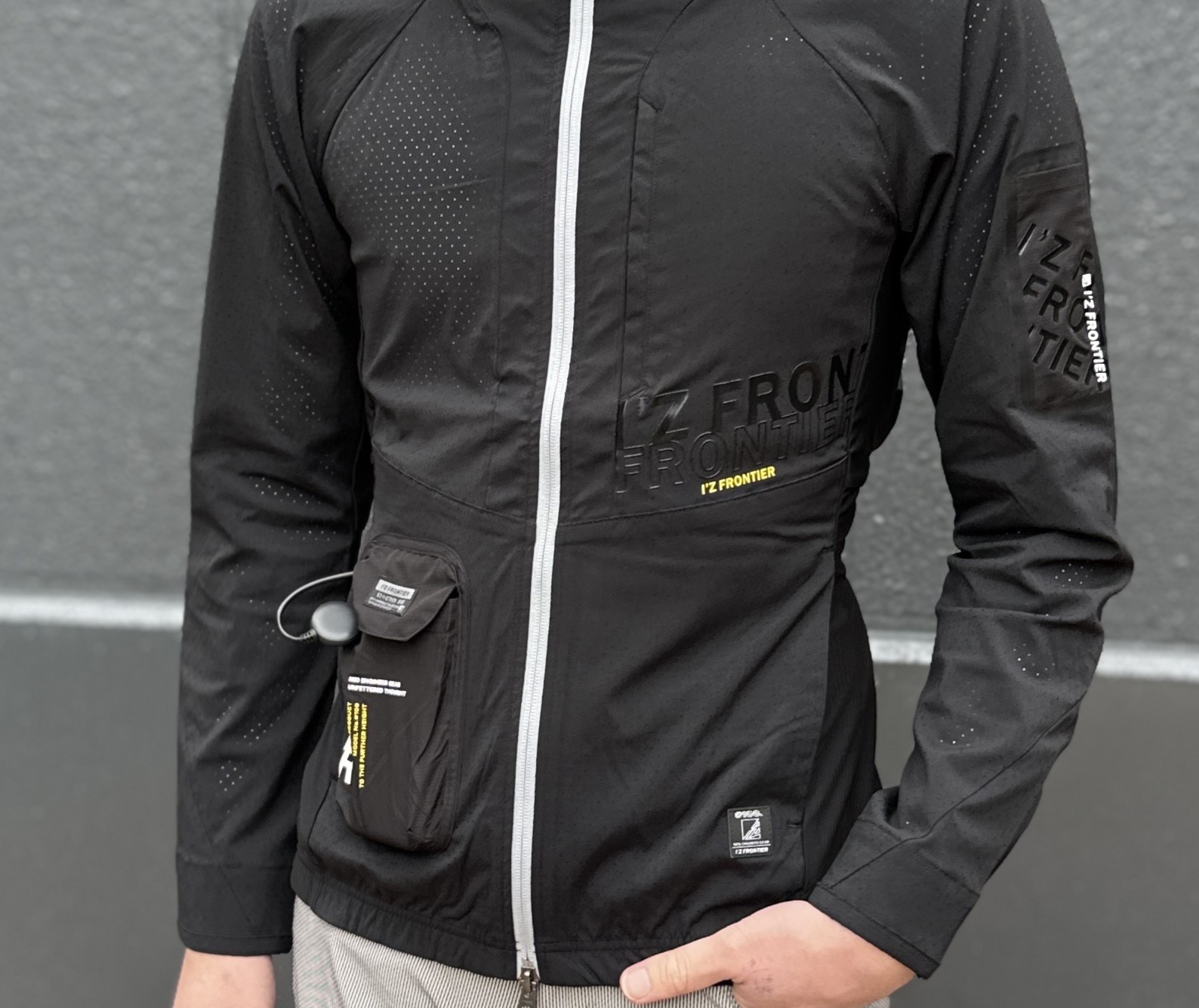 熱中症対策の定番。ペルチェデバイス、ペルチェベスト。2024SS 100