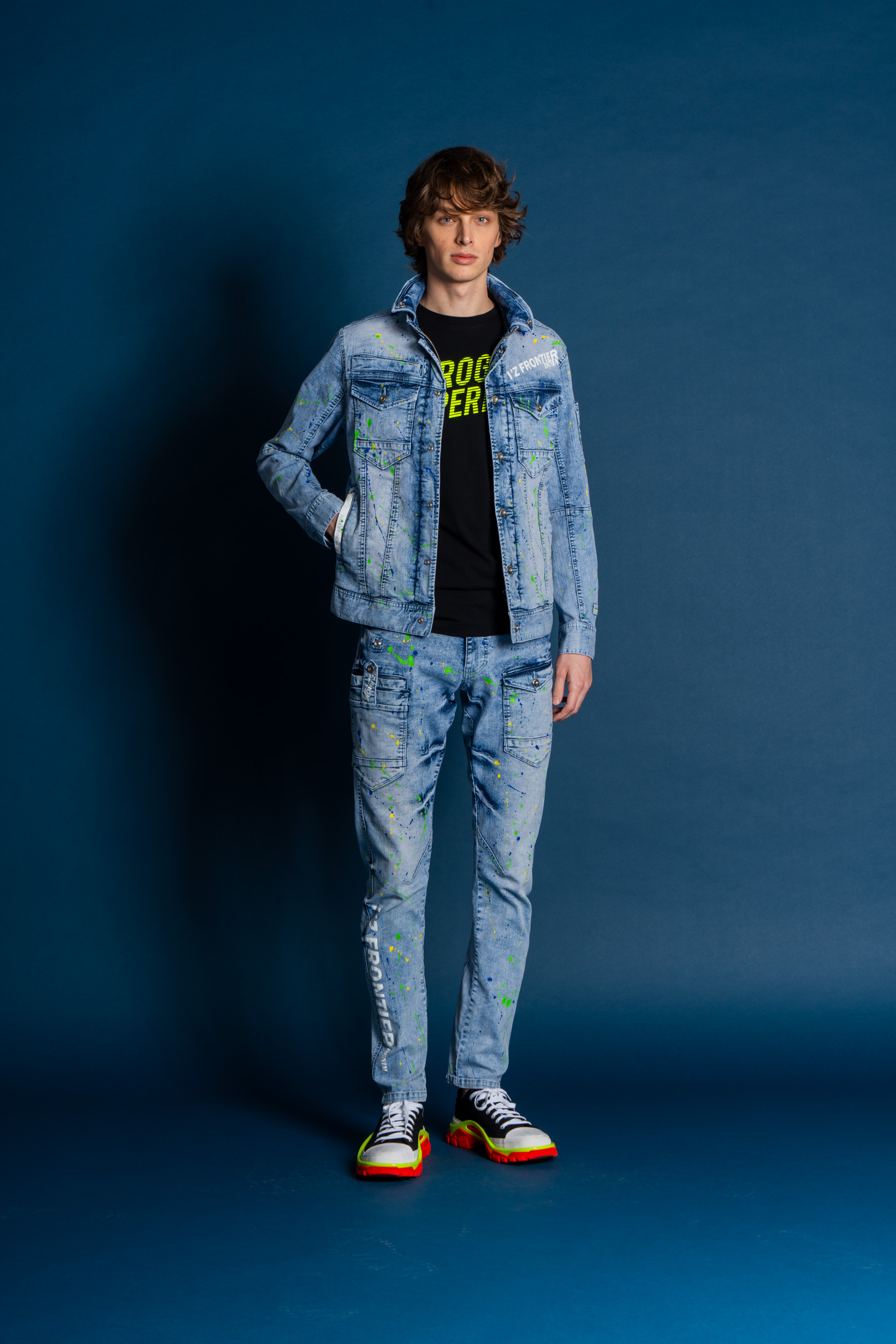 IZFRONTIER ハイセンスなデザイン。機能的でハイクオリティなワーク