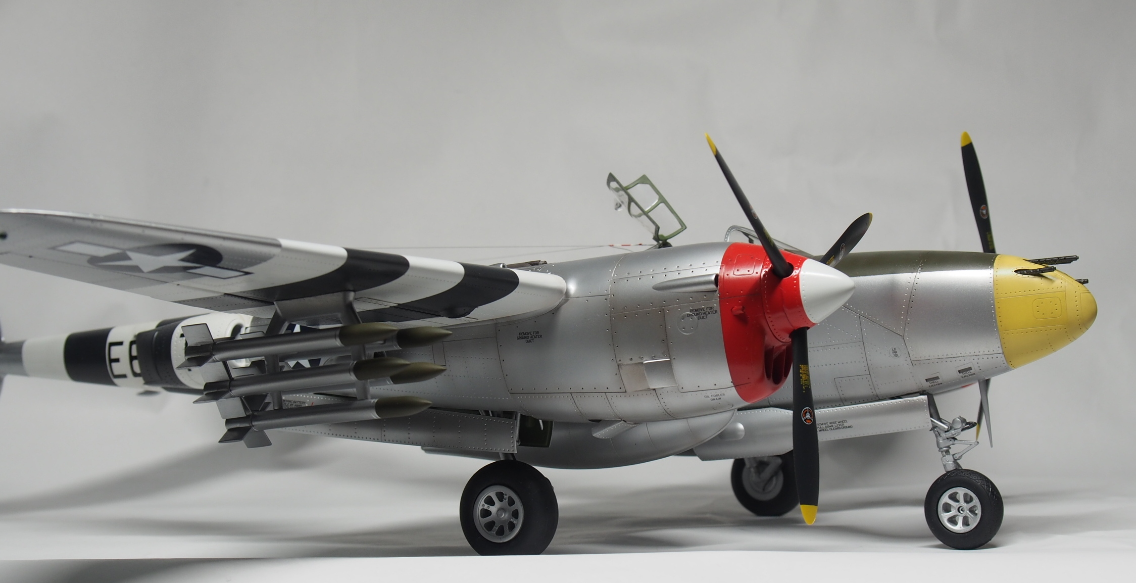 トランぺッター 1/32 P-38J ライトニング | JUNSANのミニチュア航空博物館