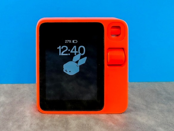 rabbit r1」レビュー（前編）--AI特化のデザイン、旅行ガイドとしての