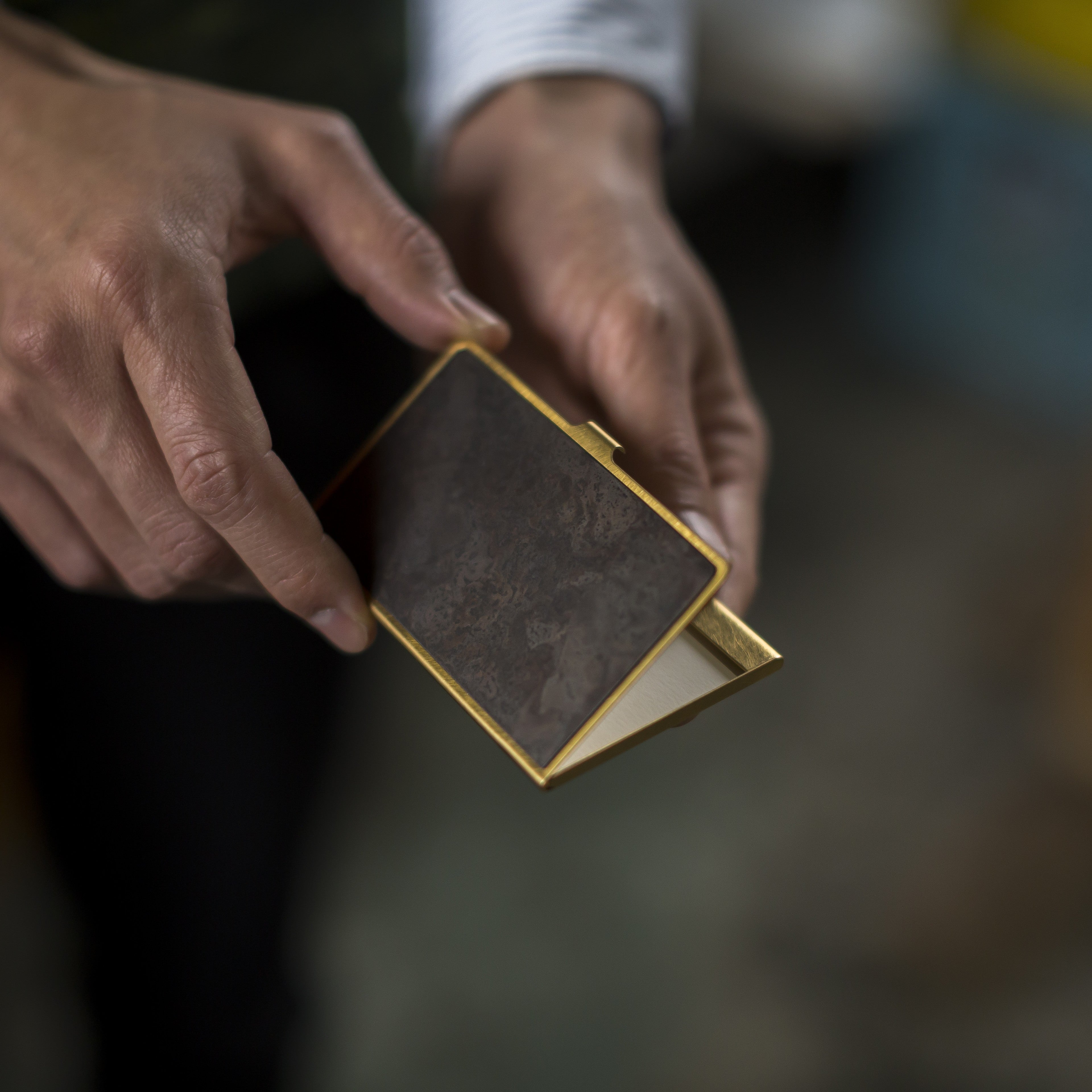 高岡銅器 名刺入れ | card case | 斑紋孔雀色 | Orii