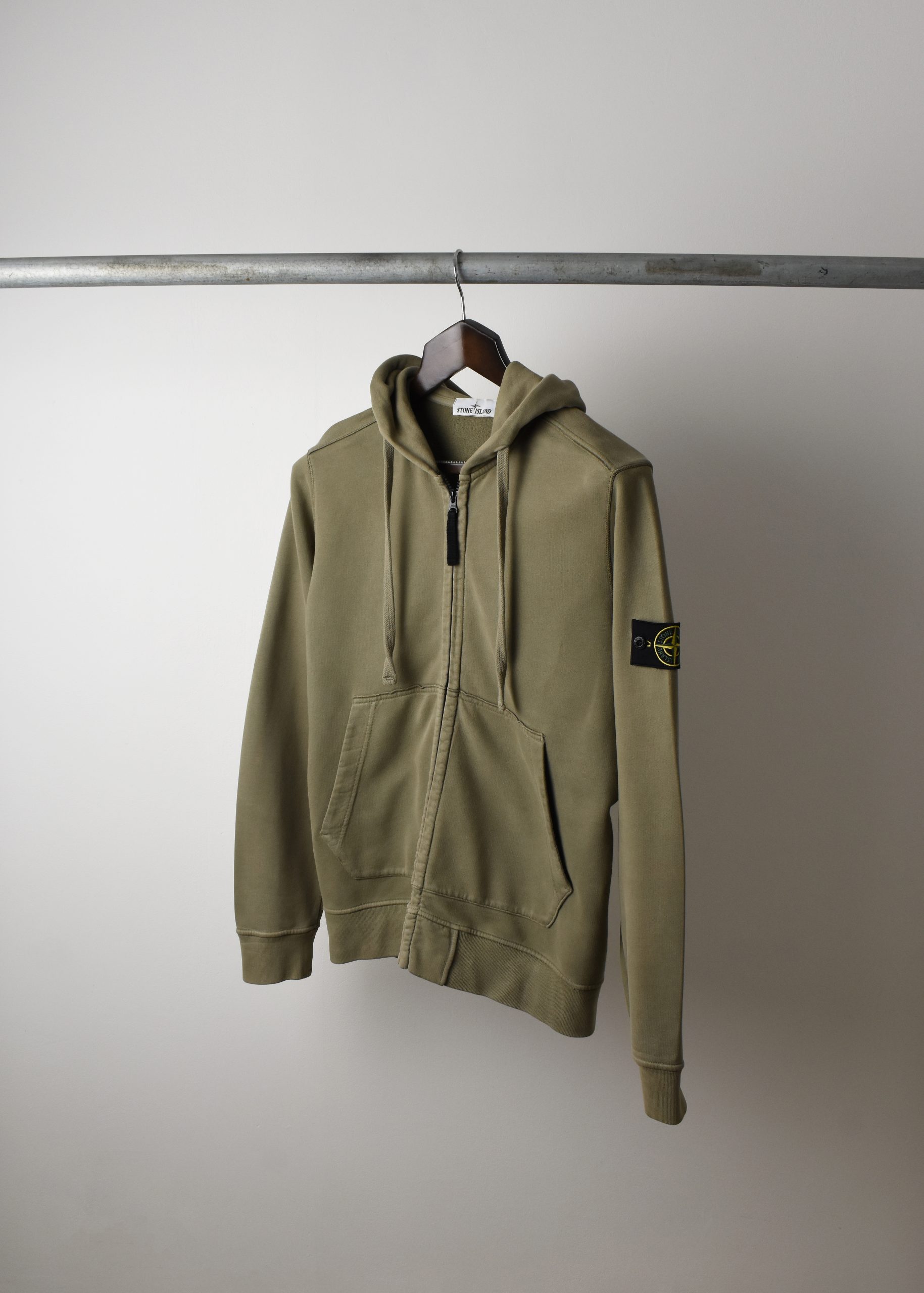 AW18 STONE ISLAND GARMENT DYED ZIP FLEECE HOODIE (M) - Jazzy Badger