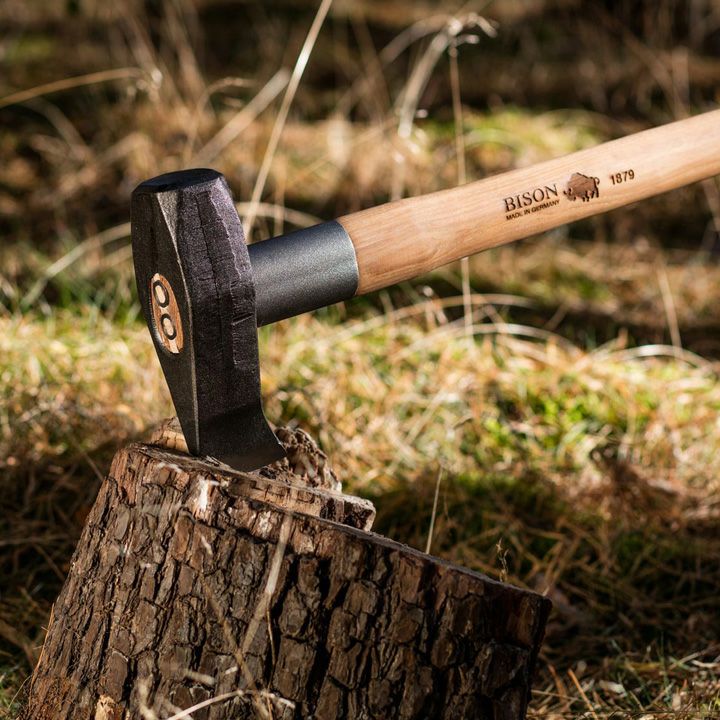 大型の薪割り斧 「BISON（バイソン） AXE 1879シリーズ