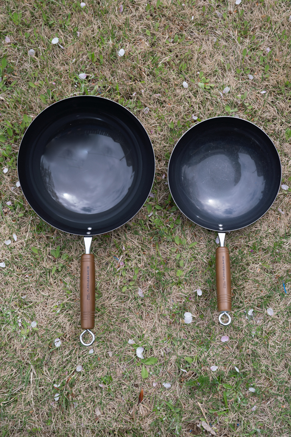 ヨコザワテッパン×おやじキャンプ飯 「おやじ中華鍋 26センチ」「冒険