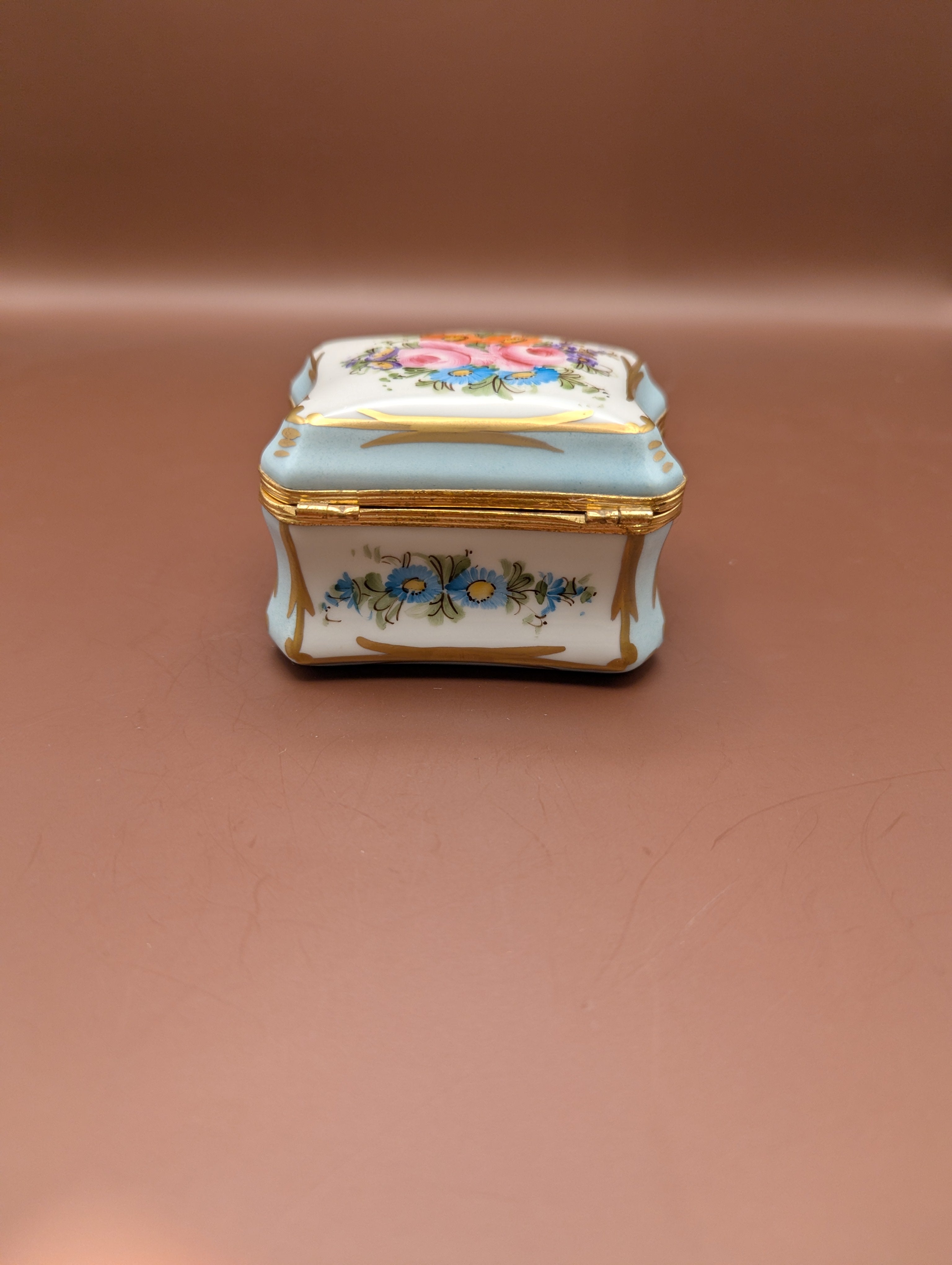 リモージュボックス 空色と金彩 | 手描き花柄・大きめサイズ