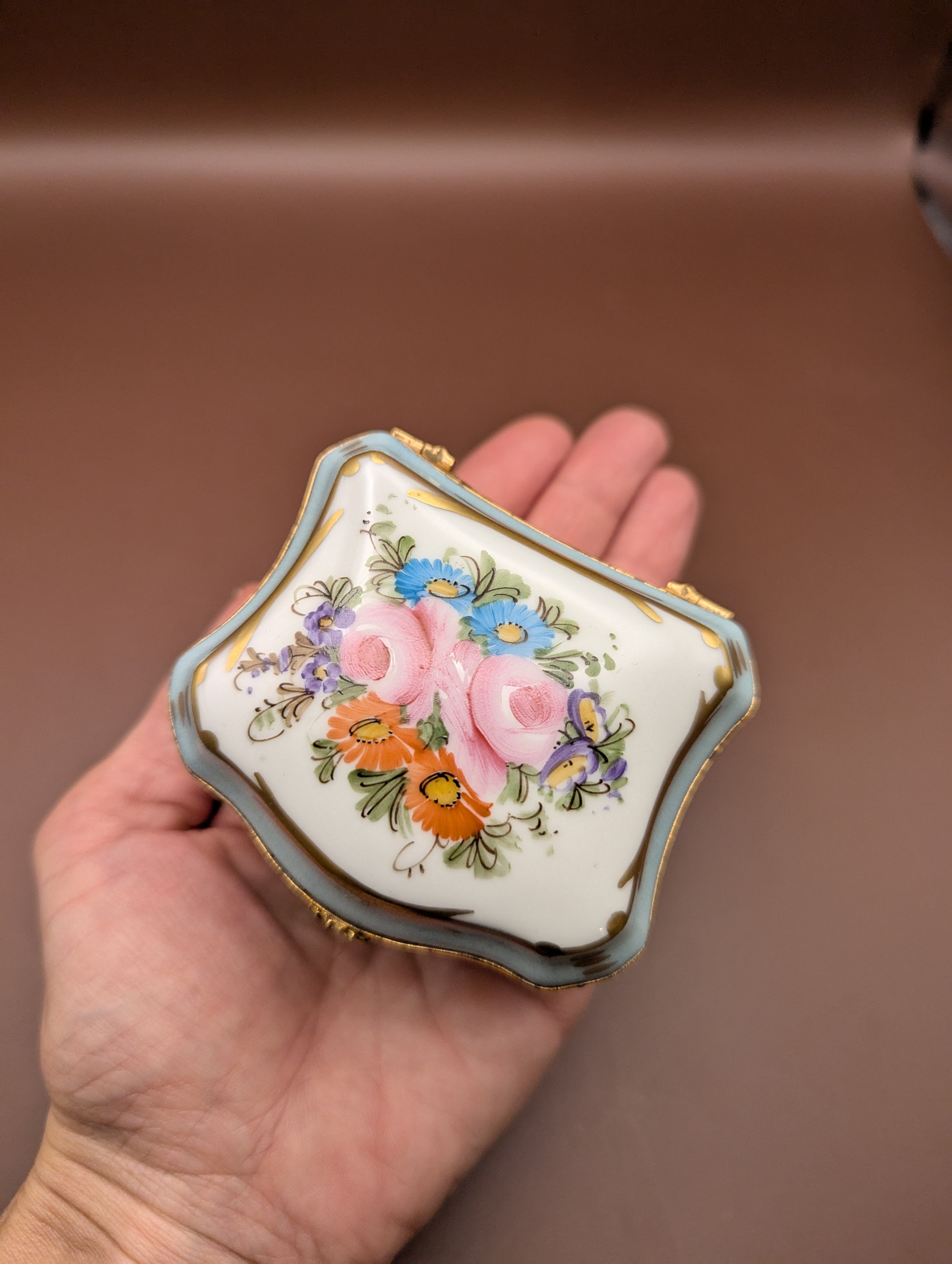 リモージュボックス 空色と金彩 | 手描き花柄・大きめサイズ