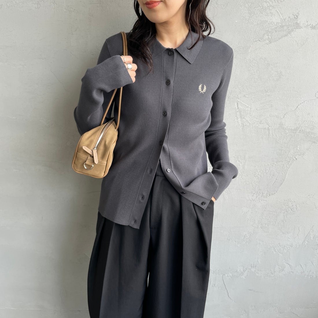 FRED PERRY [フレッドペリー] 別注 ワンポイントロゴ刺繍 リブニット