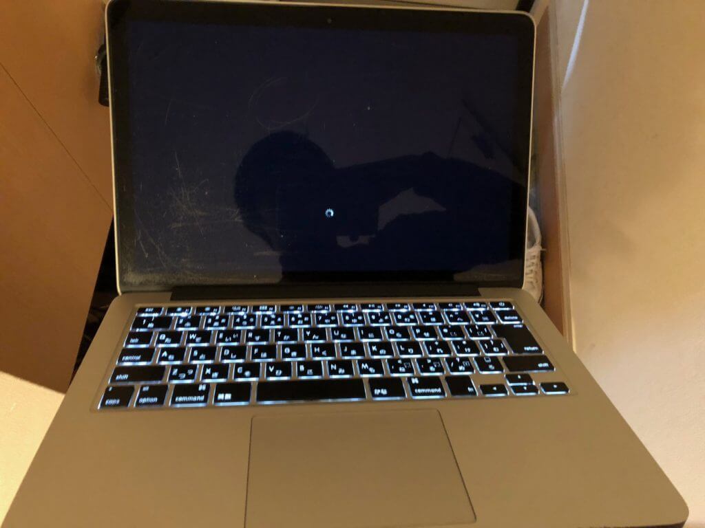 MacBook proの液晶コーティング剥がれ無償修理したよ！Appleの保証期間