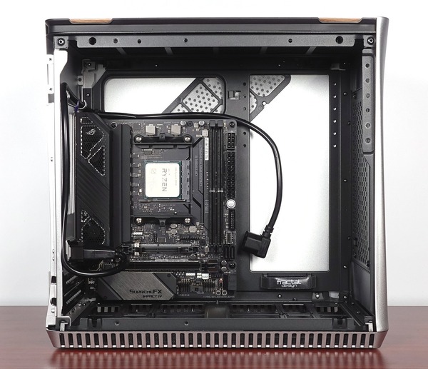 Fractal Design Era ITX」をレビュー。PCケースの新時代を開くのは流線