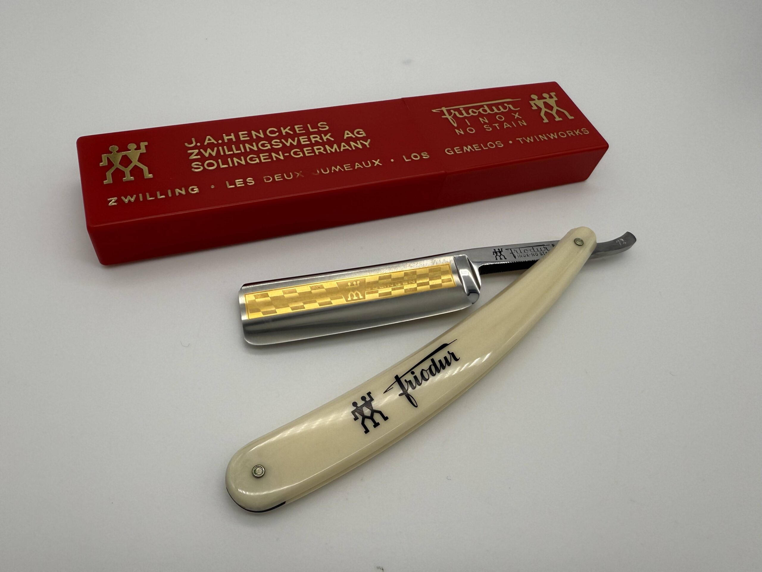 J.A. Henckels Friodur Inox No Stain 72 - classic straight razor