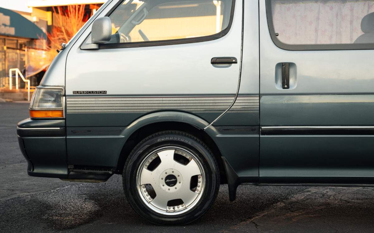 Toyota Hiace Super Custom with 5 Speed RWD Drivetrain