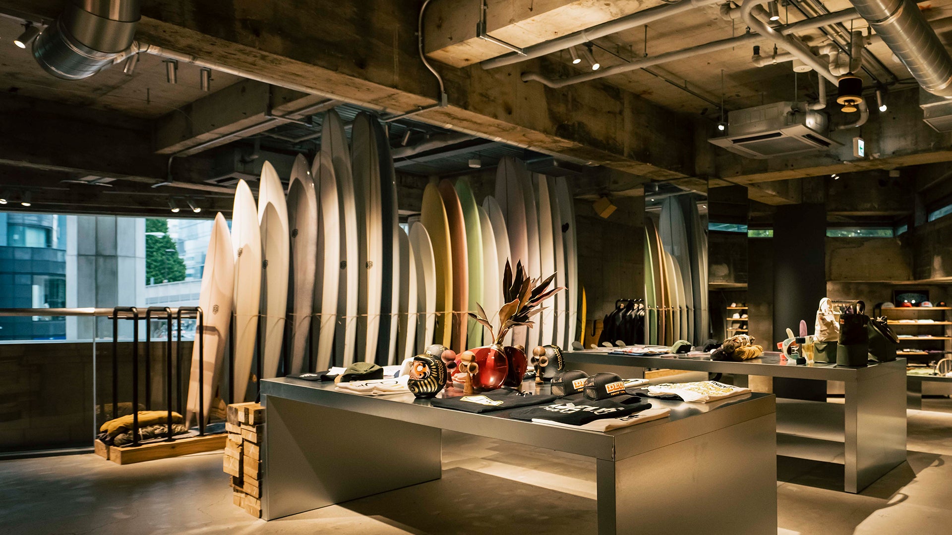 Deus Ex Machina California shop ディスプレイ額装 Deus Ex Machina