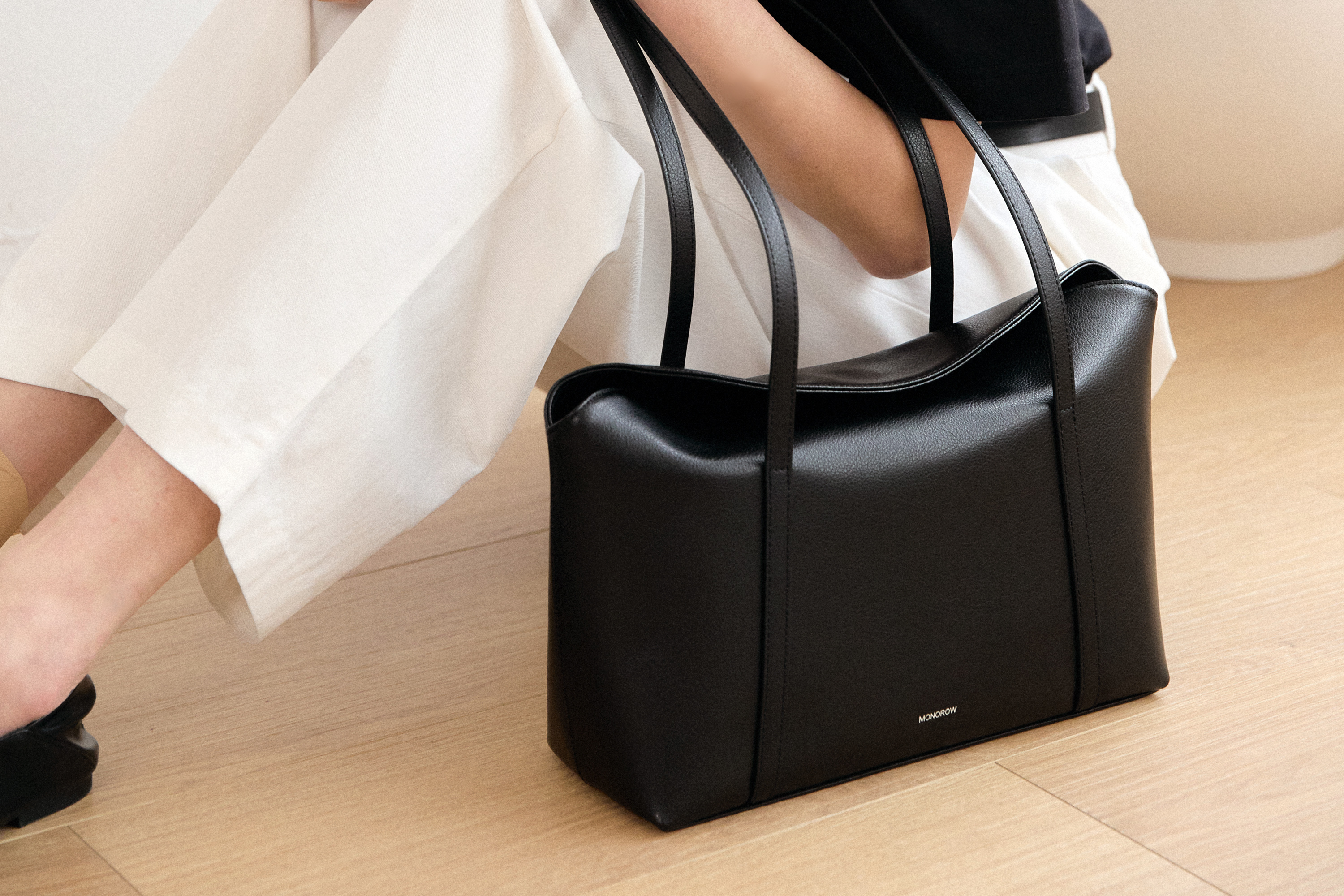 MONOROW: 日常と調和するミニマルバッグ