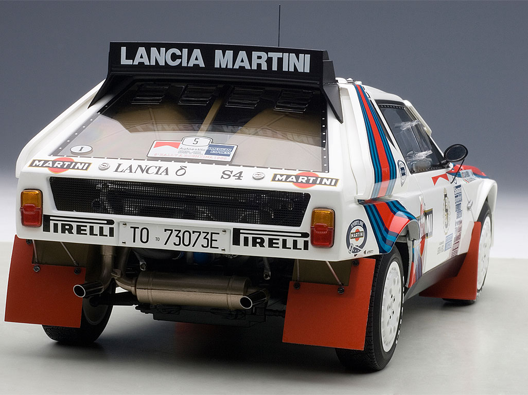Lancia Delta S4 Martini - ダイキャストモデル - AutoArt 88621