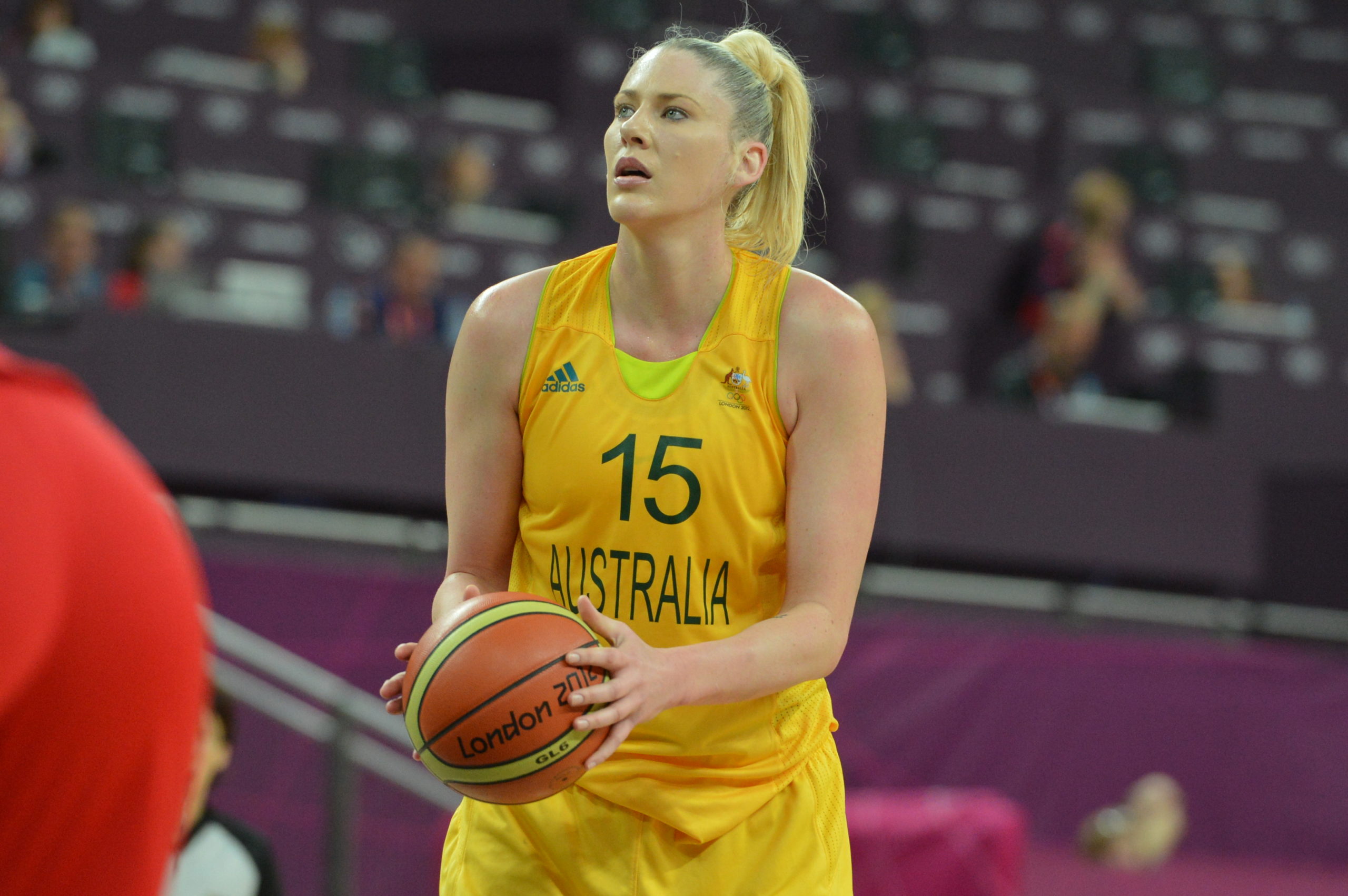 WNBA legend Lauren Jackson resumes career at 40 years old - Just