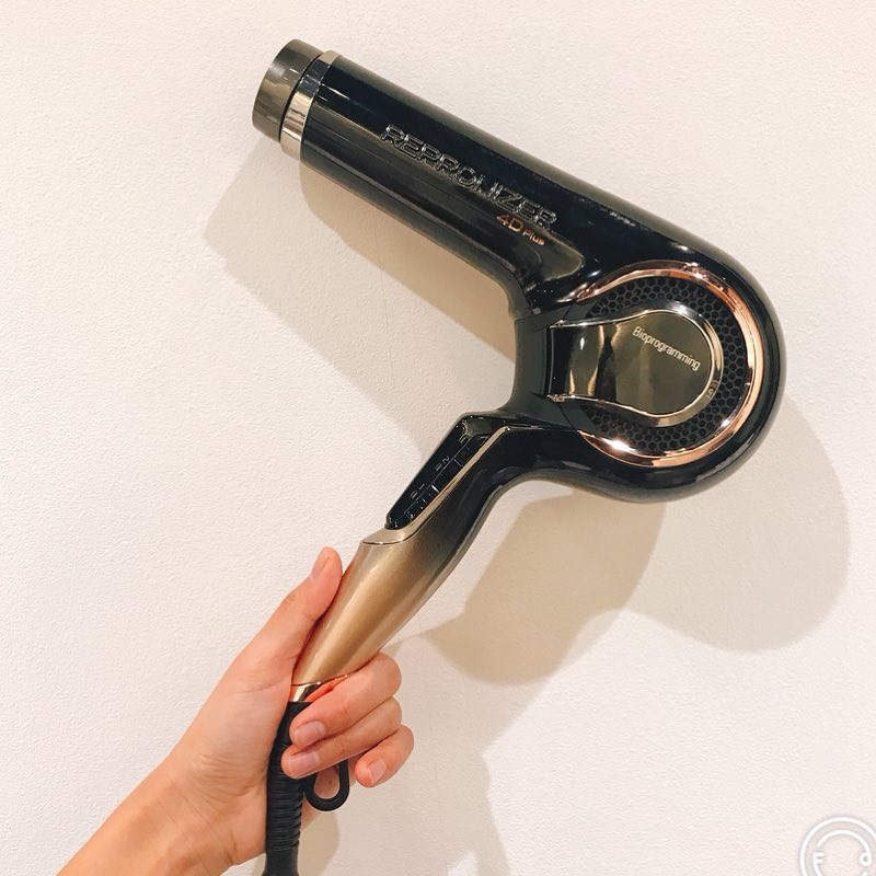 乾かすだけで髪がキレイになるドライヤー【REPRONIZER 4D Plus（レプロ