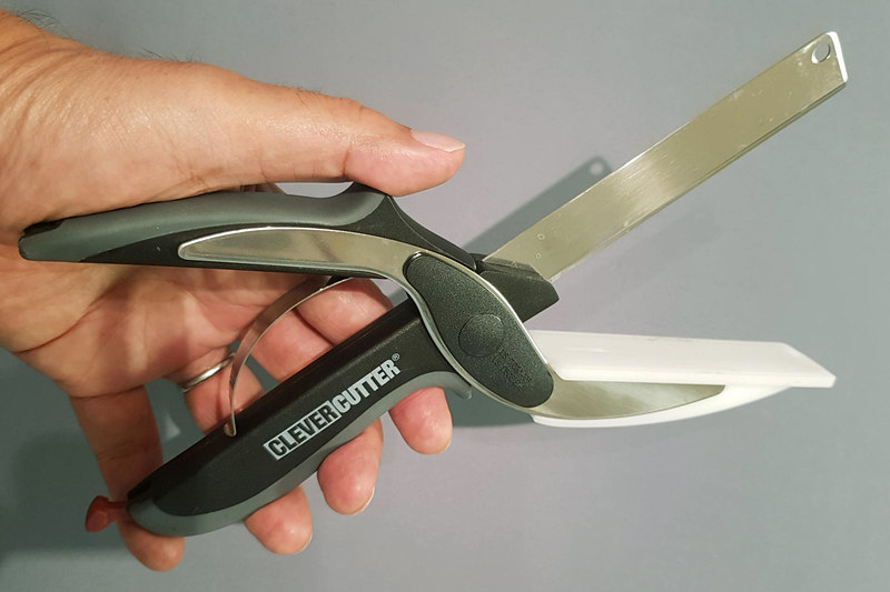 キッチンに立つことが少ない人ほど思いつきそうな「クレバーカッター