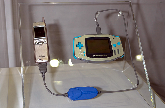 ゲームボーイとケータイを接続！「モバイルアダプタGB」