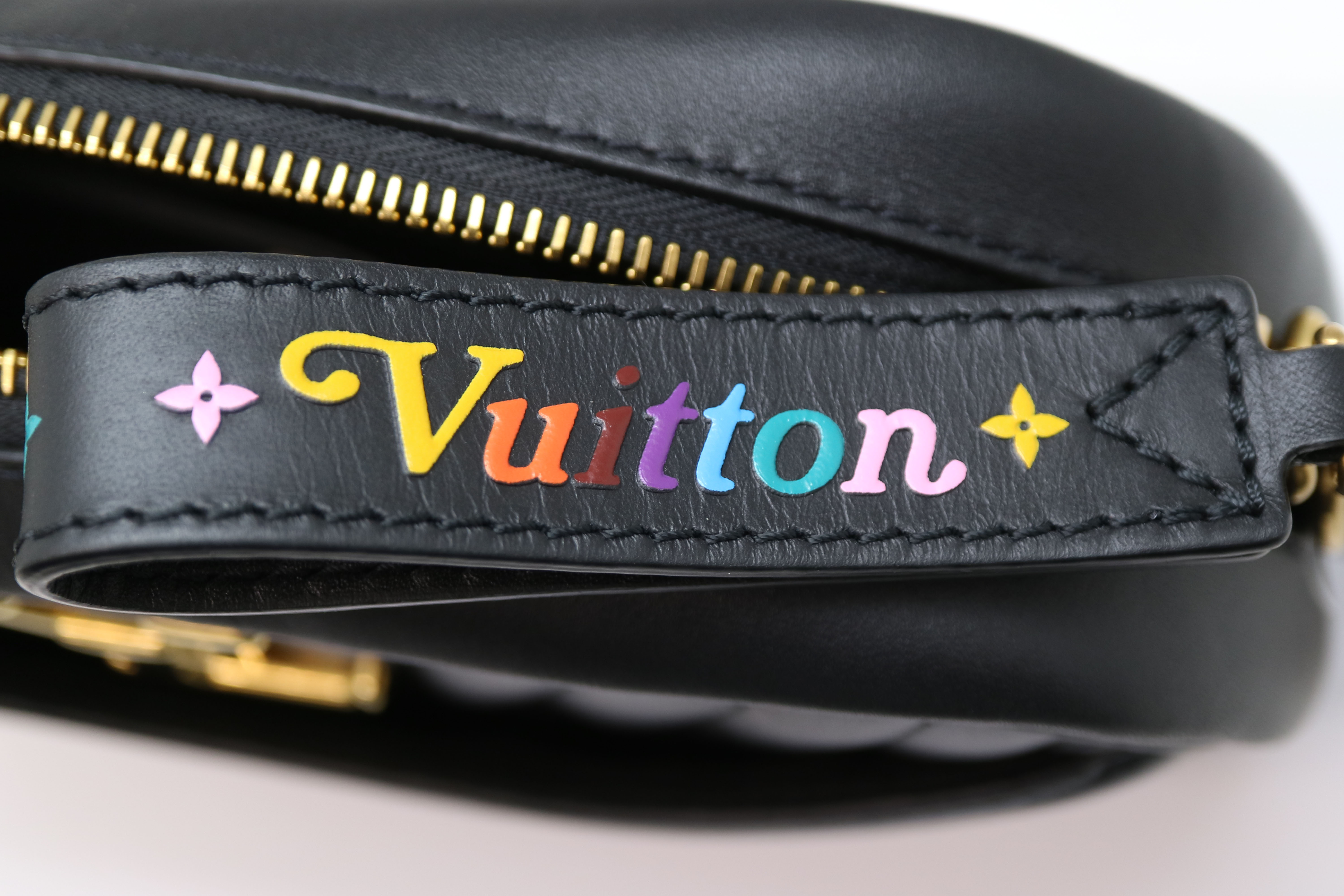 ヴィトン「M53682」 ニューウェーブ ニューカメラバッグの特徴と査定