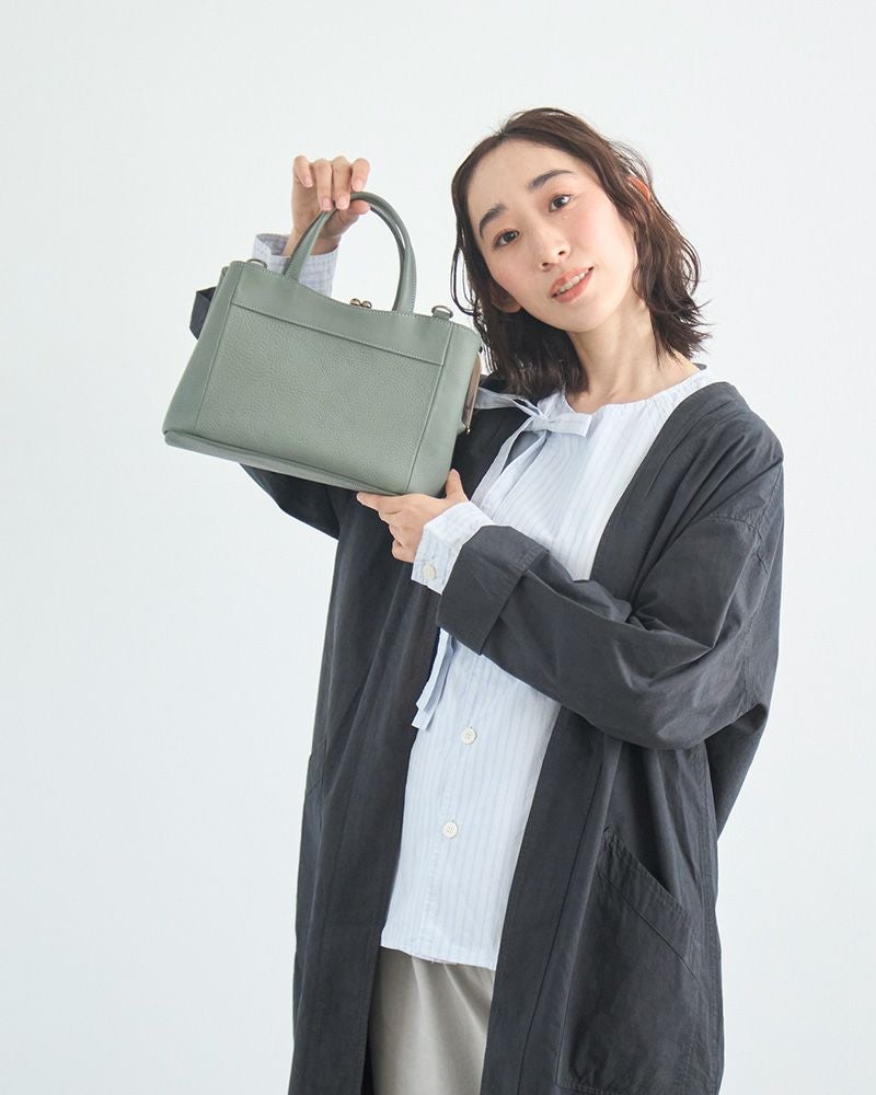 シーンに合わせて使い分ける2WAY「ミルフィーユ がま口 2WAY