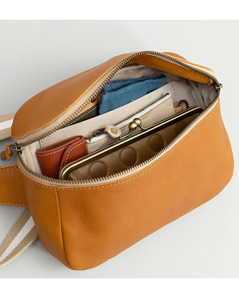 ごきげんな暮らしをくれる防水レザーバッグ「All story ボディバッグ