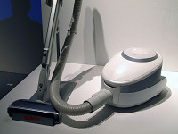 三洋、空気清浄機にもなるサイクロン掃除機「airsis」