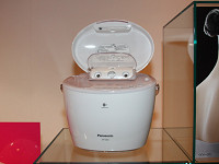 パナソニック、温冷エステで本格ケアができるスチーマー「ナノケア