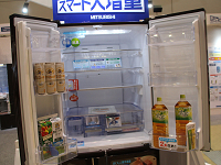 三菱、断熱材の薄型化でサイズそのまま容量が増えた冷蔵庫「置ける