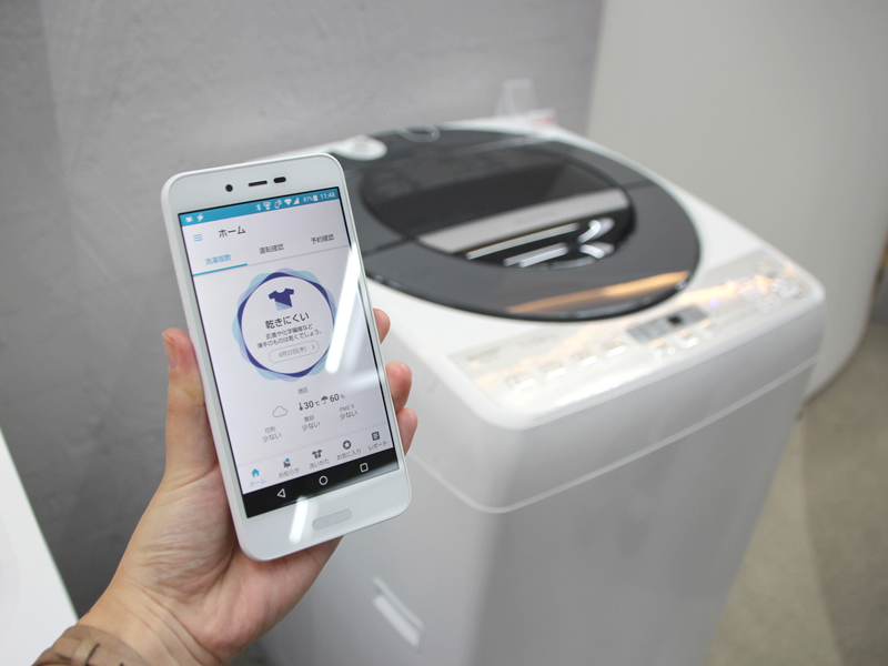シャープ、乾燥機なしの“全自動洗濯機”にスマホ連携モデル ～縦型洗濯