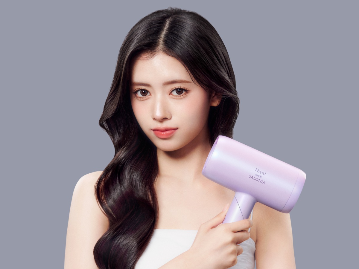 NiziUコラボのドライヤー限定色、サロニアから - 家電 Watch