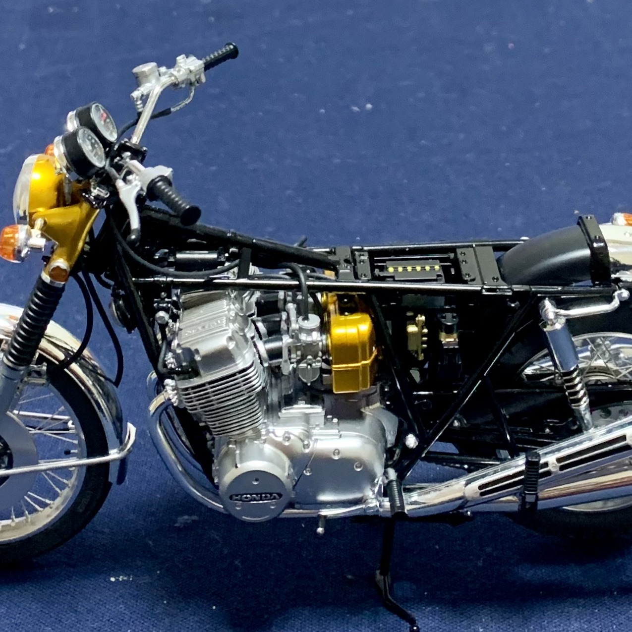 アオシマ 1/12 ホンダ ドリームCB750FOUR – 模型製作 かえる工房