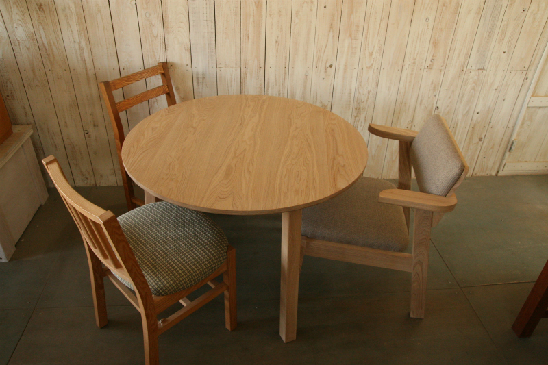 T-83 円・三角・四角の組み合わせ：3本脚丸テーブル（Φ90㎝・H65