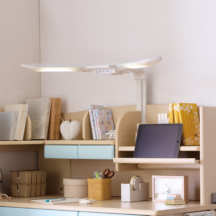 デスクライト | 学習机・デスクのコイズミファニテック株式会社