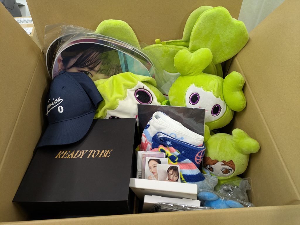 TWICEのぬいぐるみ・トレカ・うちわなどをまとめて買取 │ アイドル
