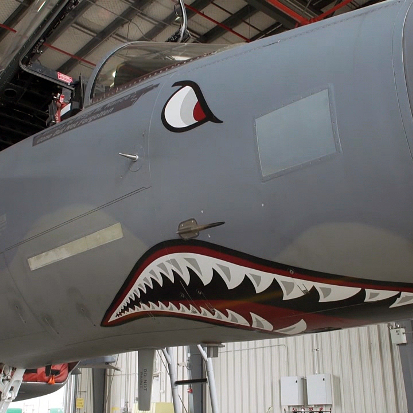 Oregon Air National Guard honors fallen sergeant with jet nose art