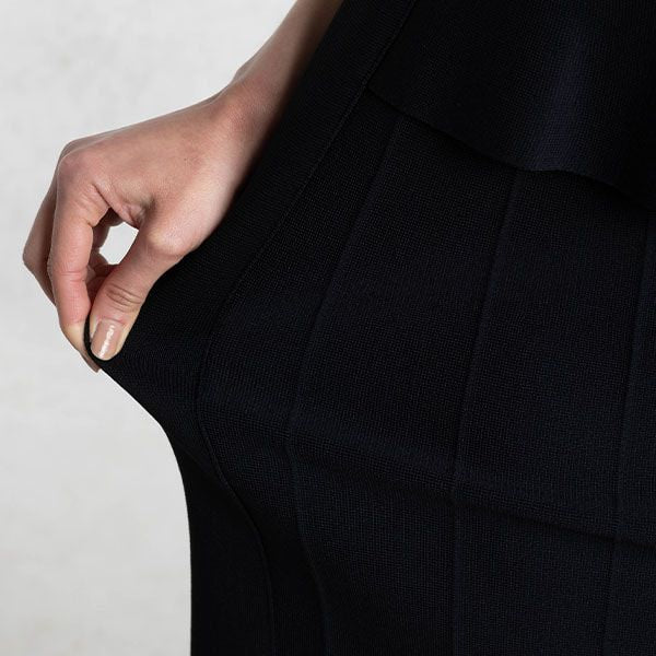 洗えるニット】ブラック タッキングニットワンピース– kay me