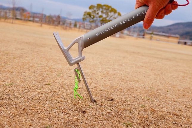 チタンペグにおすすめのハンマー ”MSR ステイクハンマー” – 風街道具店