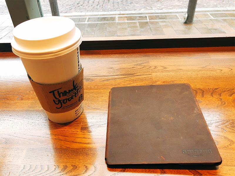 Amazon純正 kindle Oasis用 プレミアムレザーカバー は質感が素晴らしい