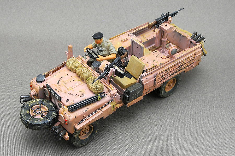 ピンクパンサー SASランドローバー イギリス軍砂漠用特殊車両 タミヤ 1