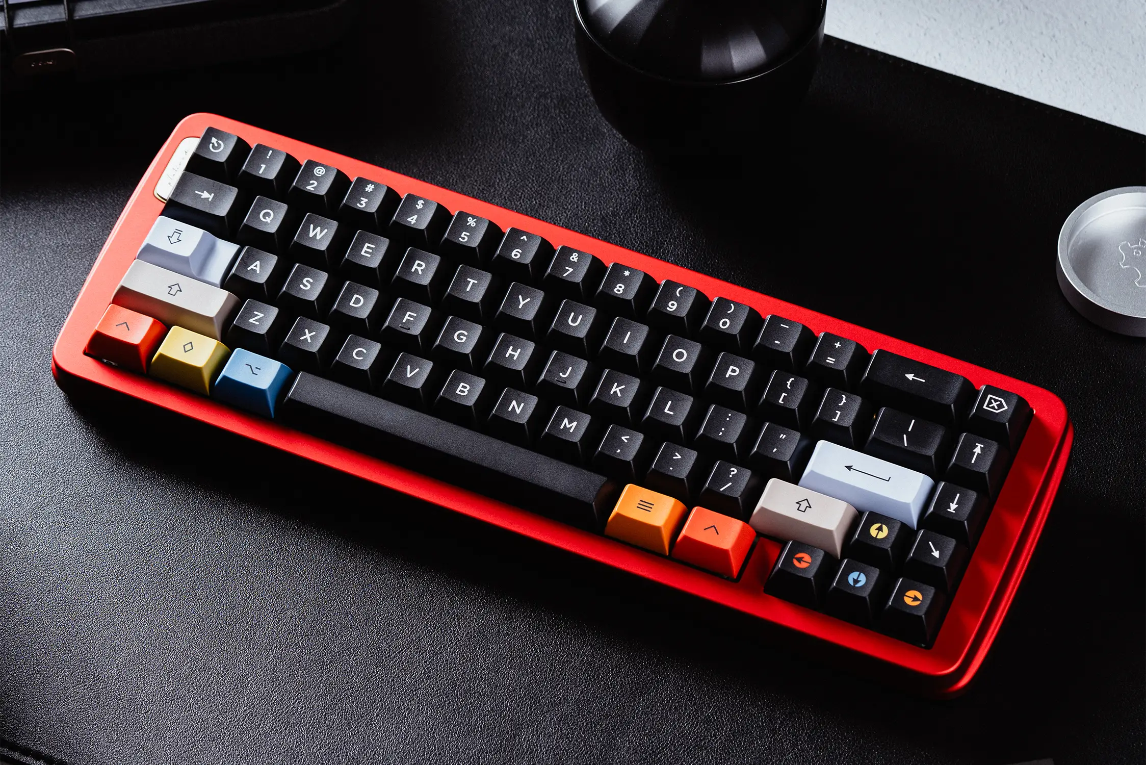 KAT White on Black Thickened Double Shot PBT Keycaps|Keyreative