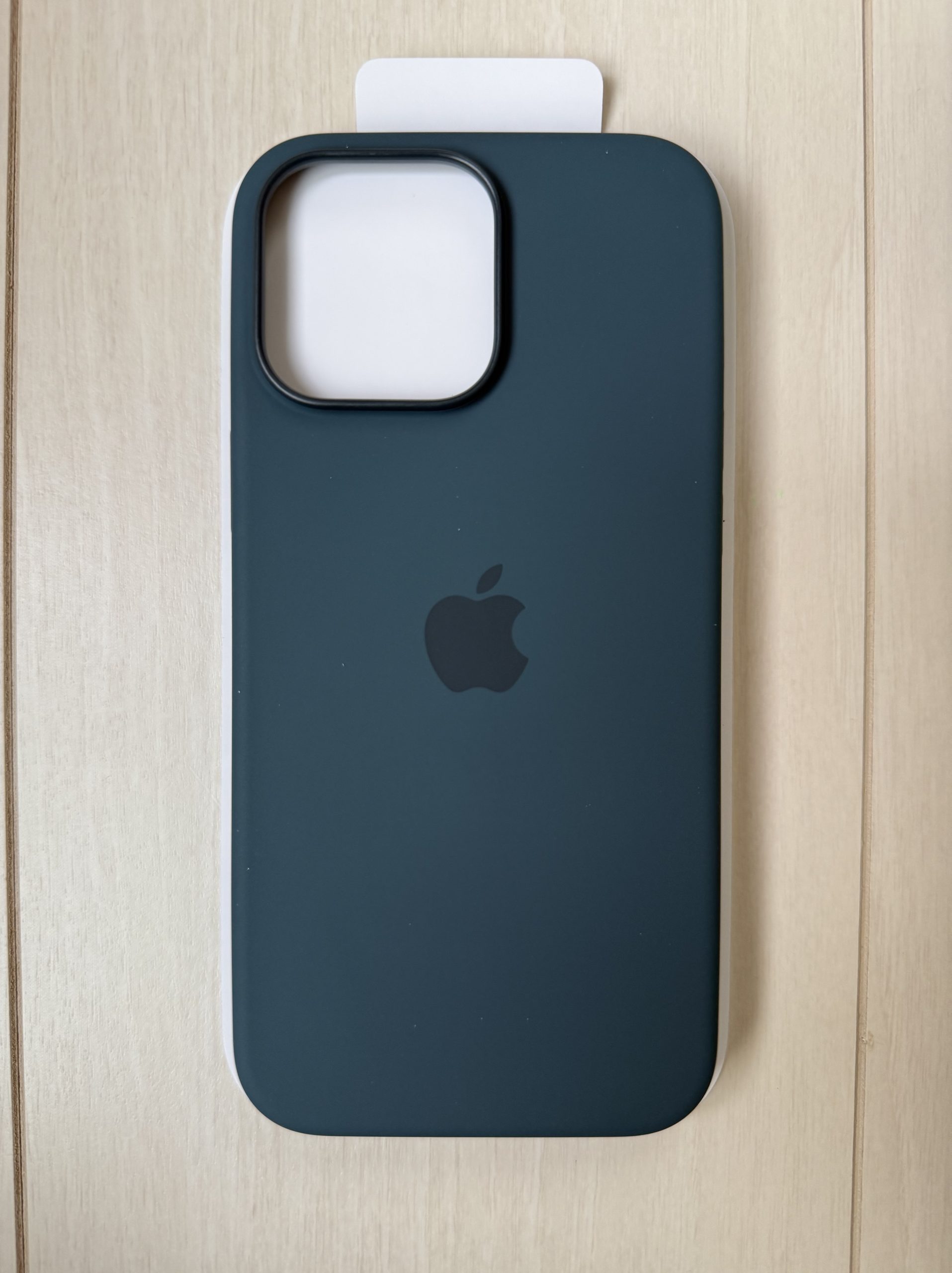 iPhone 16 Pro Max のApple 純正シリコンケース レイクグリーン | モノ