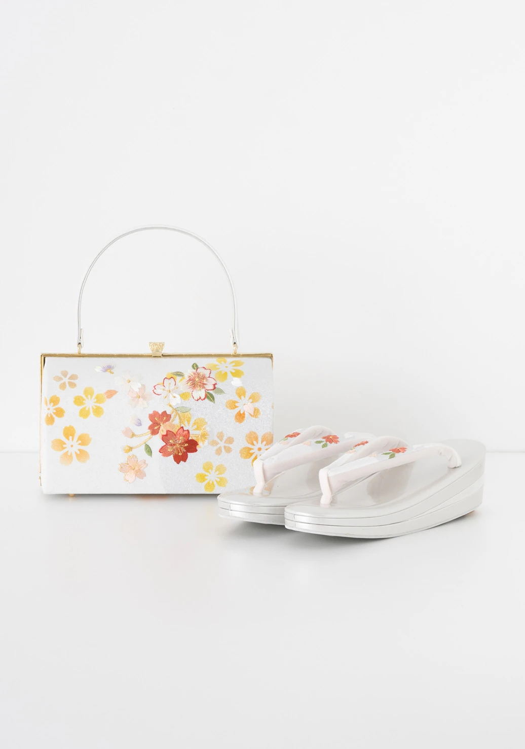 振袖用草履バッグセット／桜刺繍／白 | 振袖レンタル·購入や成人式の