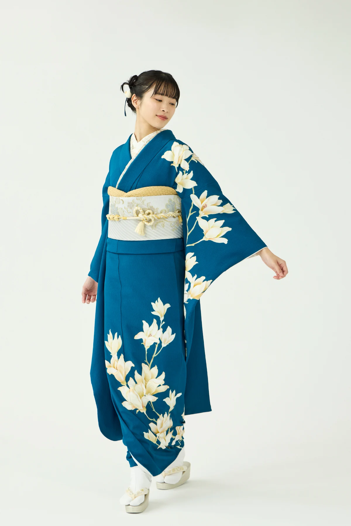 振袖／咲く、白木蓮／青 | 振袖レンタル·購入や成人式の着付けは