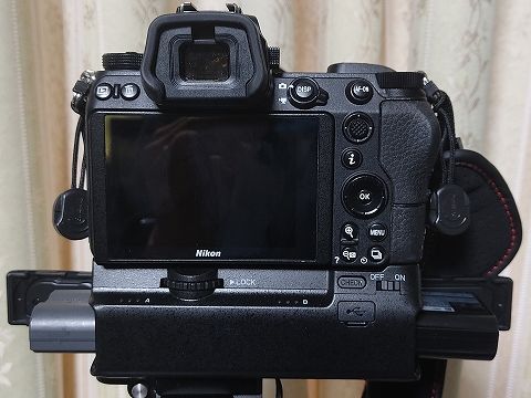 Nikon Z6 にサードパーティー製 縦位置バッテリーグリップをつけてみる