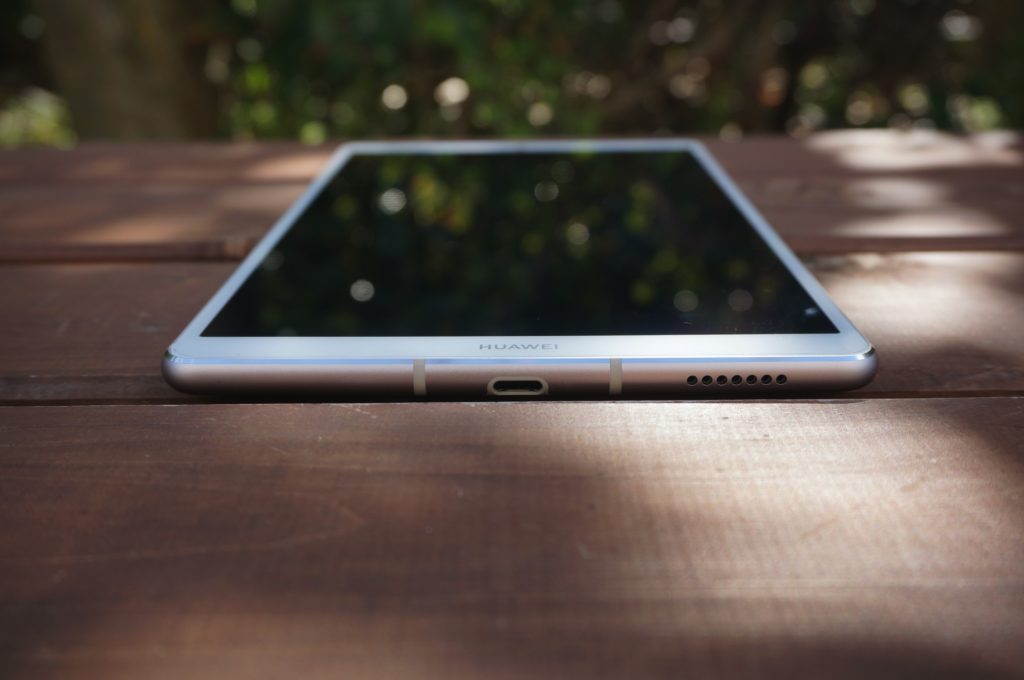 レビュー】HUAWEI MediaPad M6 8.4 LTE、通話も可能でこのサイズでは