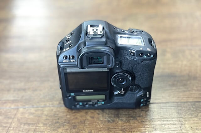 かつてのプロ機の一眼レフを、いま趣味のカメラとして楽しむ。｜記憶カメラ