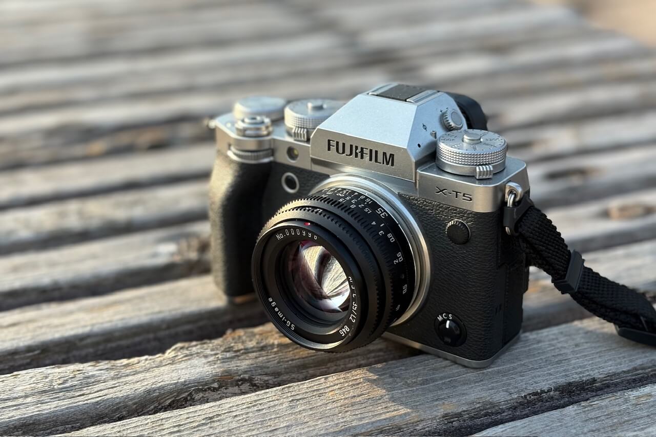 一万円台で手に入れられる、APS-C用大口径レンズ SG-image 35mm f1.2を