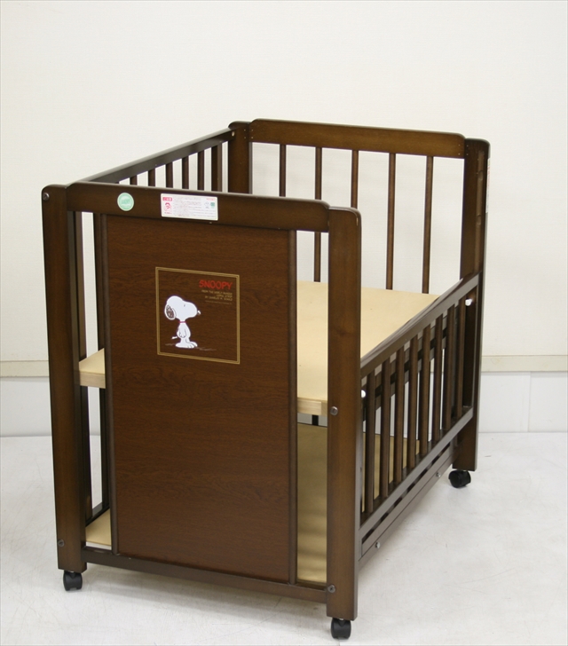 ミニスヌーピー棚付 ブラウン キンタロー製ミニベビーベッド 45704SNO