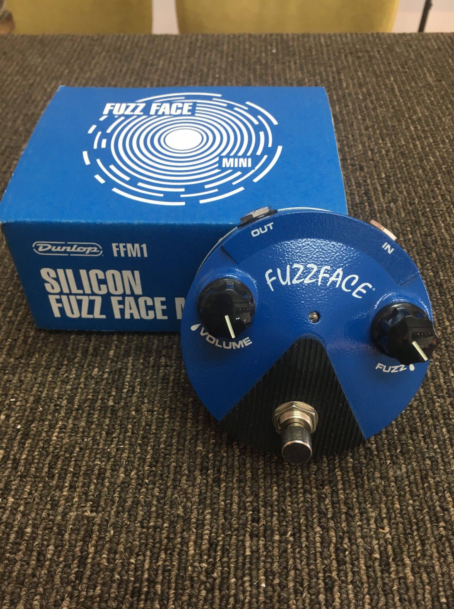 ファズの名機Fuzz Faceを手のひらサイズで!! – きくがわ楽器