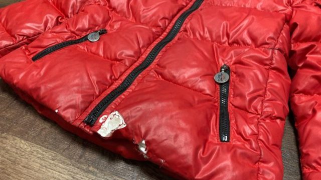 モンクレールダウンの裾部分修理事例